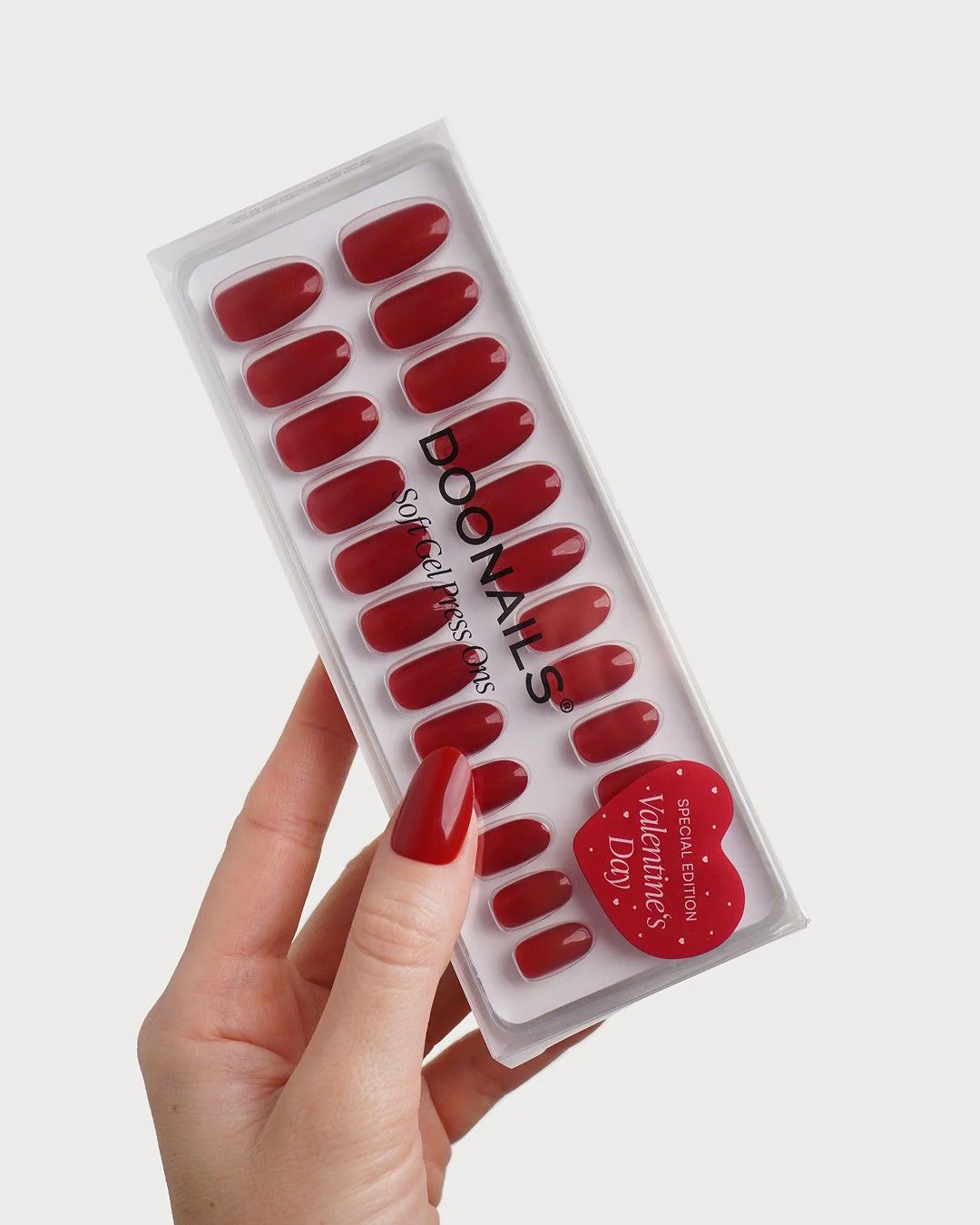 Heartbreaker Medium Round Soft Gel Press Ons - Image 3