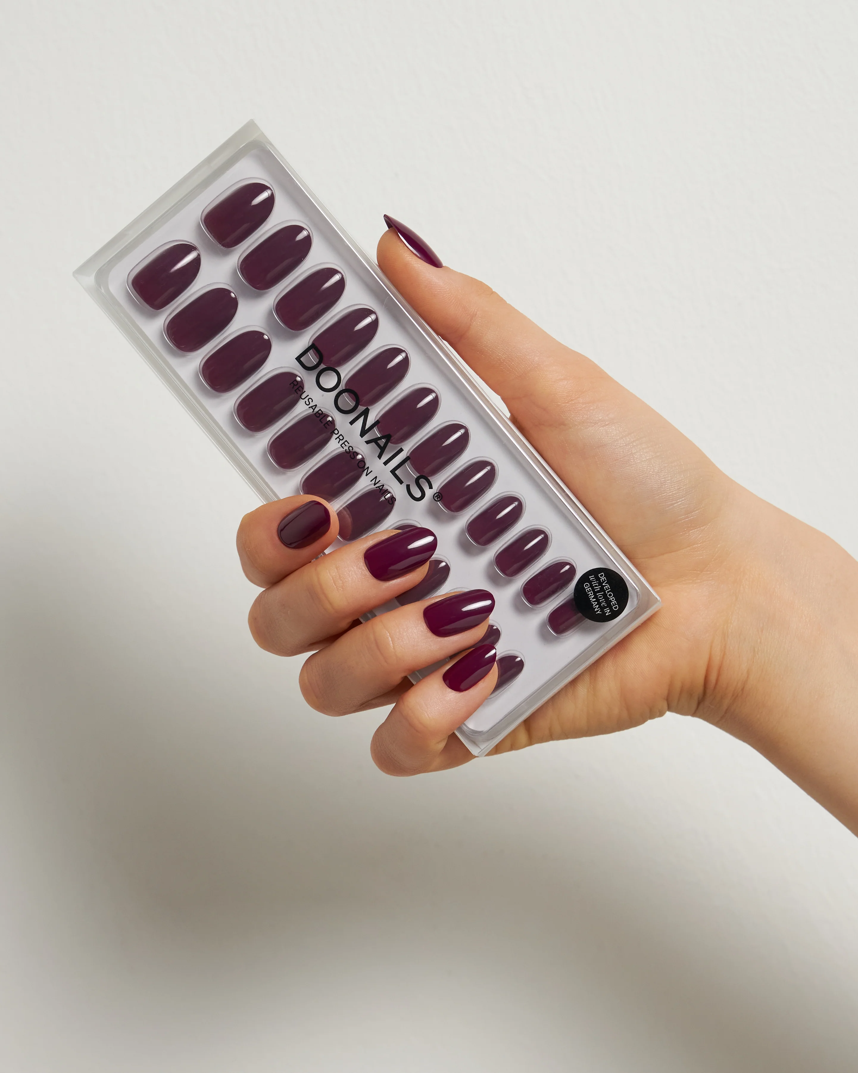 Into You Medium Round Soft Gel Press Ons - Image 4