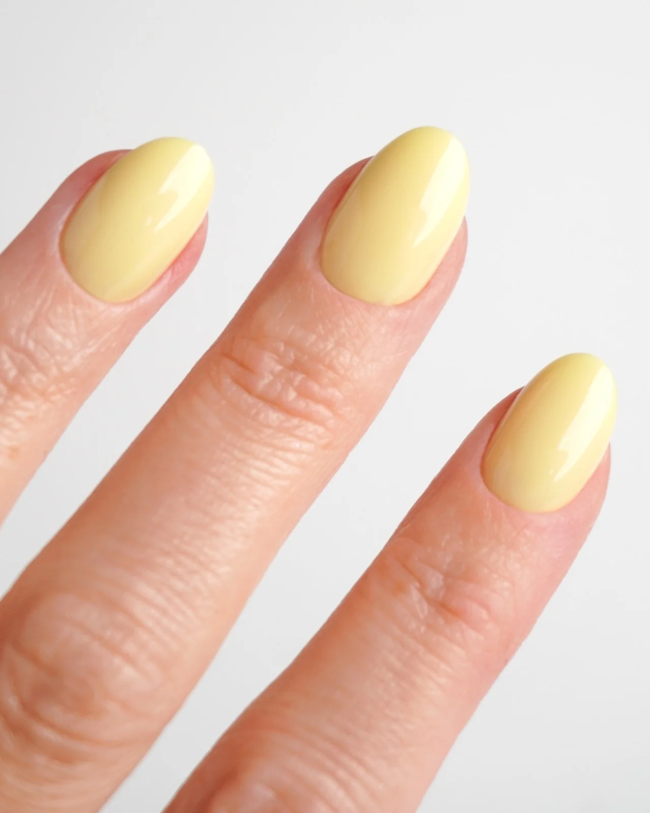 Lemon Sorbet Short Round Soft Gel Press Ons - Image 2